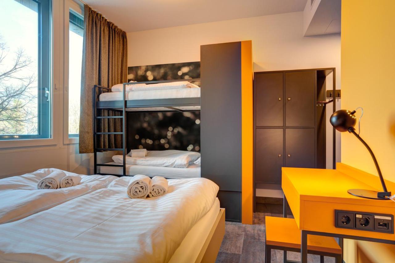 Meininger Hotel Muenchen Olympiapark Bagian luar foto