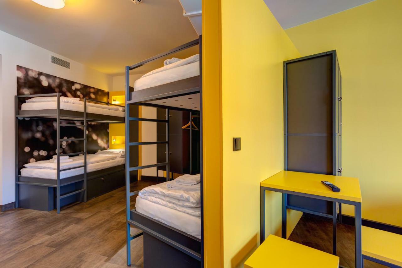 Meininger Hotel Muenchen Olympiapark Bagian luar foto