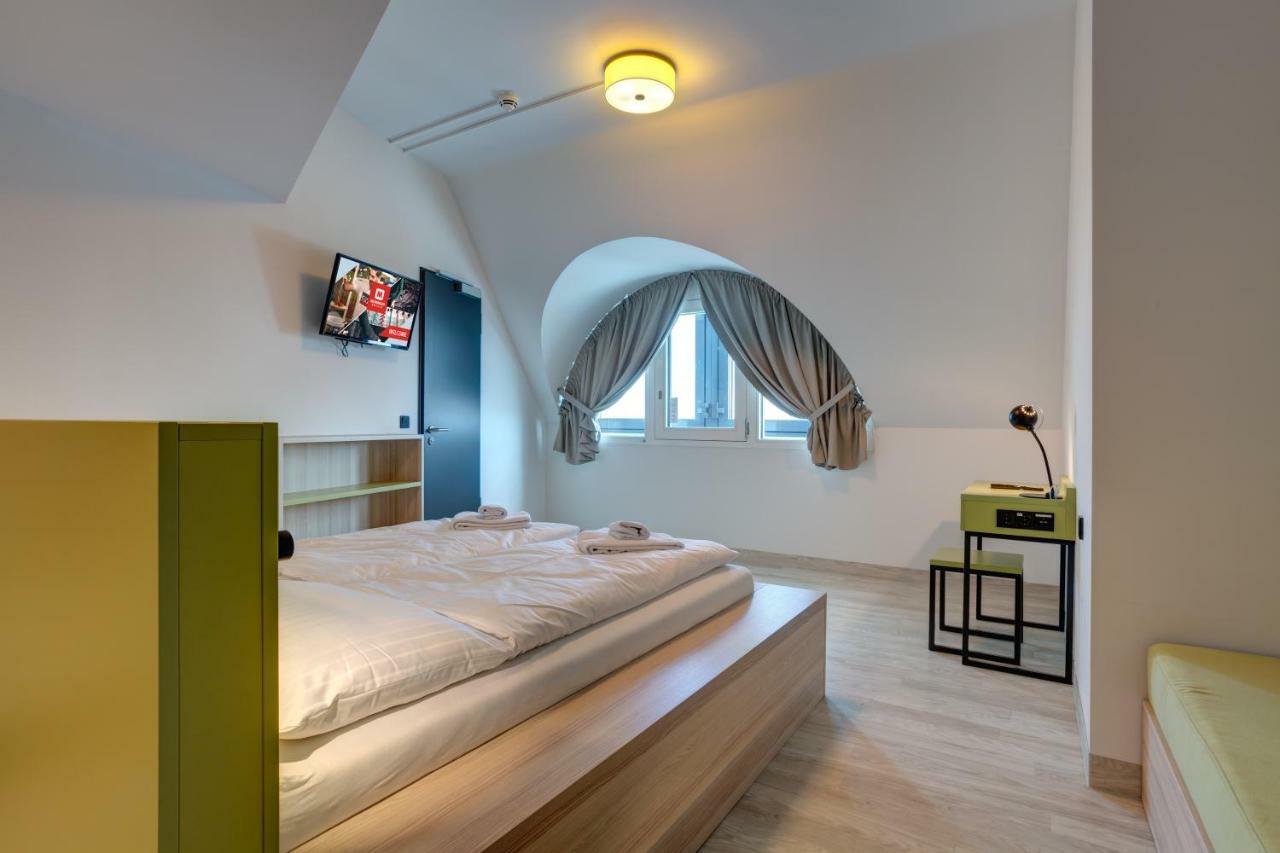 Meininger Hotel Muenchen Olympiapark Bagian luar foto