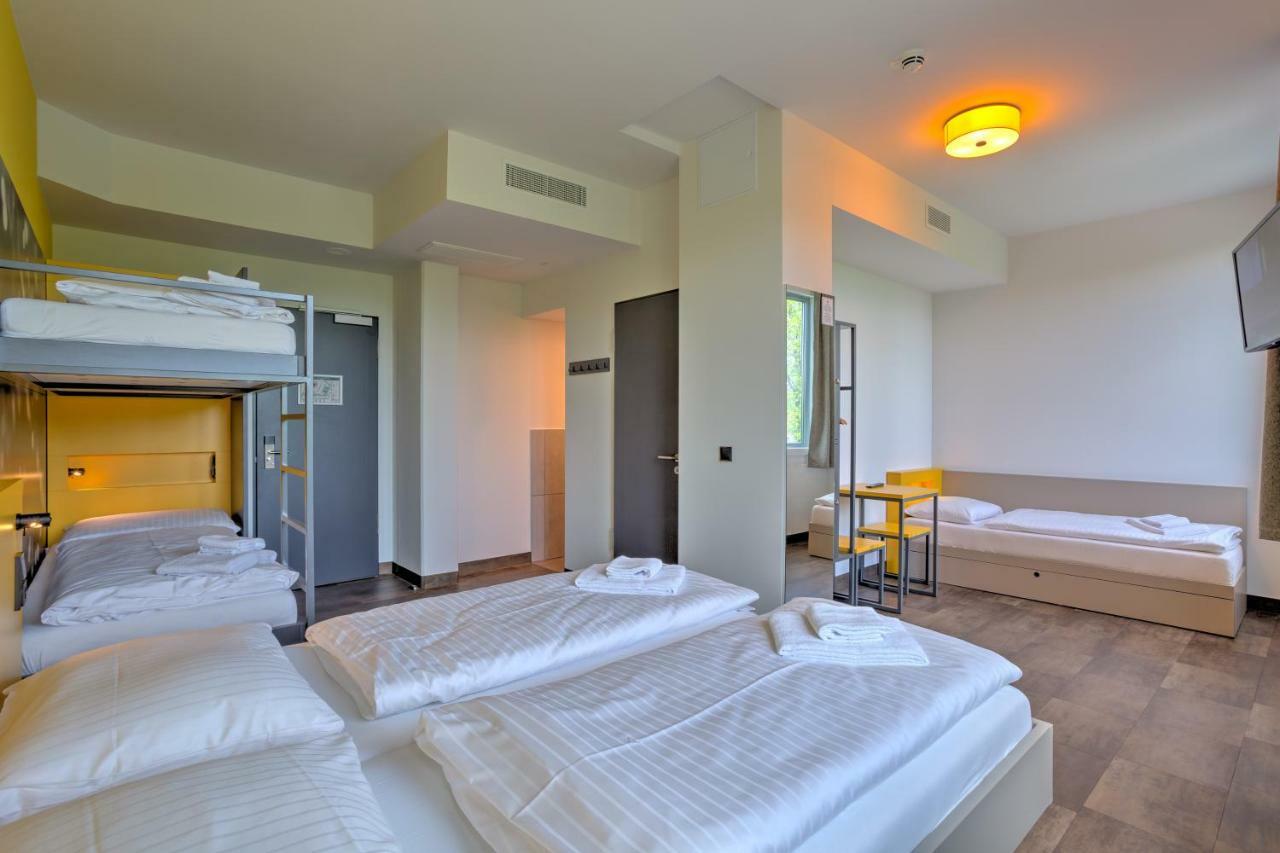 Meininger Hotel Muenchen Olympiapark Bagian luar foto