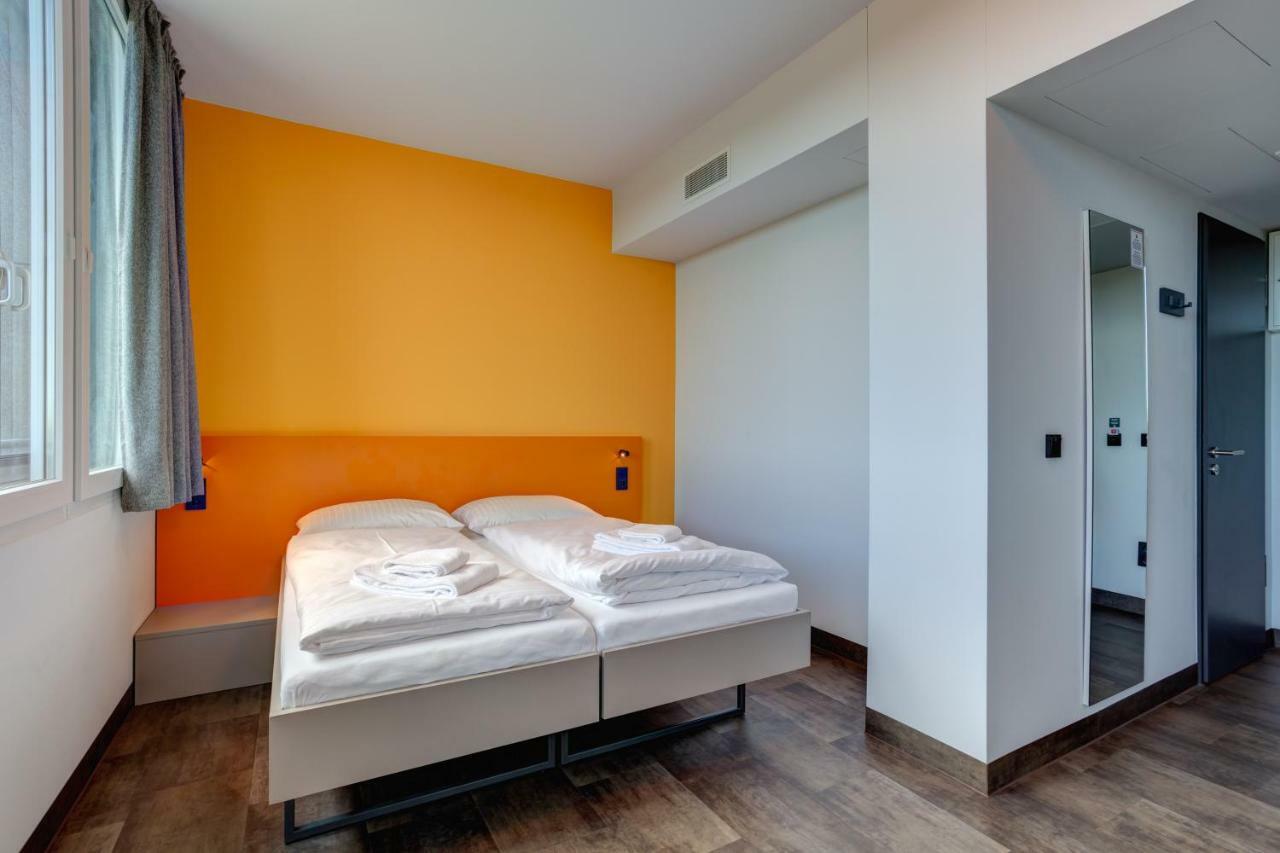 Meininger Hotel Muenchen Olympiapark Bagian luar foto