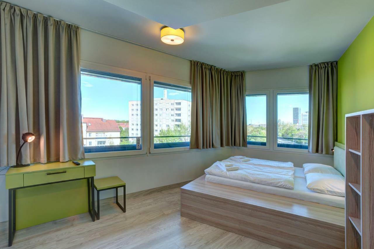 Meininger Hotel Muenchen Olympiapark Bagian luar foto