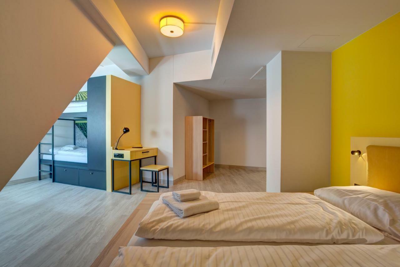 Meininger Hotel Muenchen Olympiapark Bagian luar foto