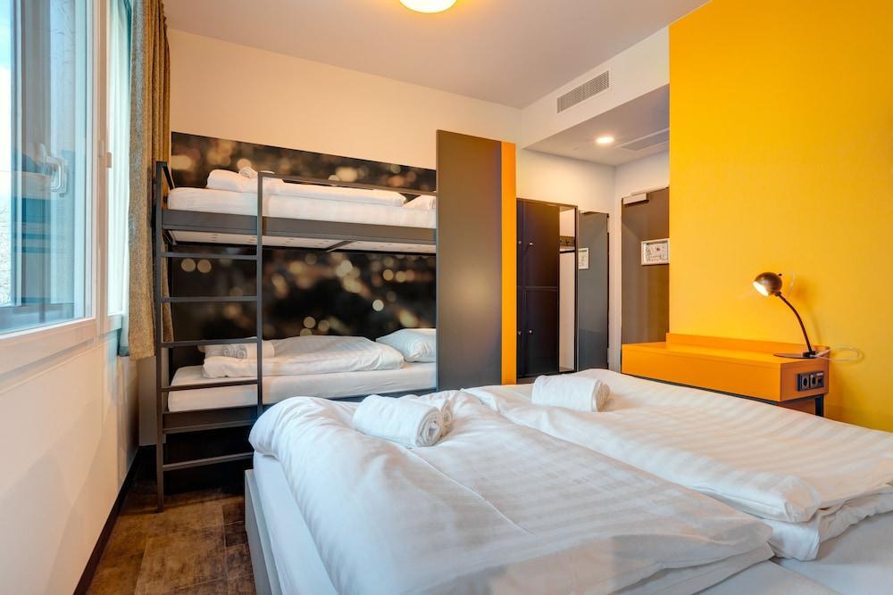 Meininger Hotel Muenchen Olympiapark Bagian luar foto